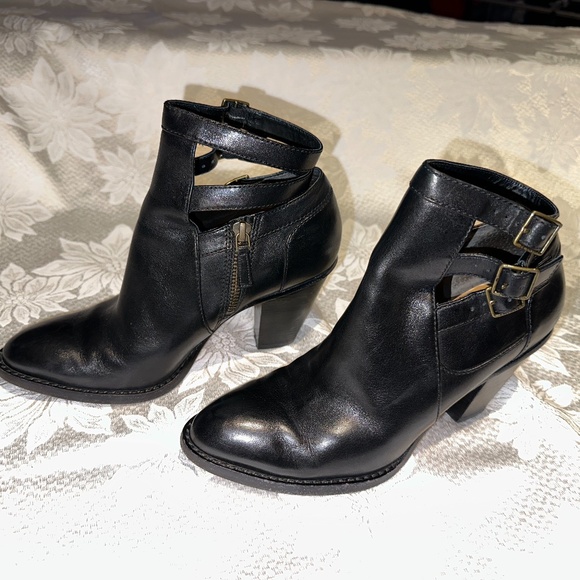 Cole Haan Dalton Bootie, Size 6.5, Black - Picture 9 of 16